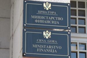 Dugovi opština rastu, ali i broj zaposlenih u lokalnim upravama i...