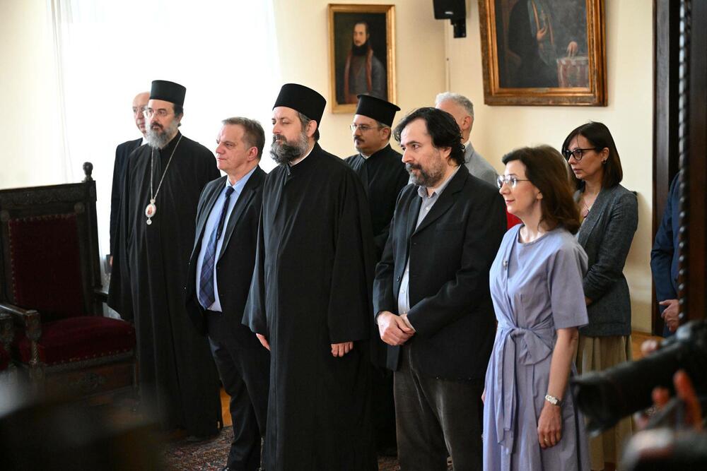 <p>"Svjesni značaja trenutka za budućnost srpskog obrazovanja i kulture, uvjereni smo da nastavljamo istorijski utemeljen prosvetni put srpskog naroda, crkve i države", kazao je patrijarh Porfirije</p>