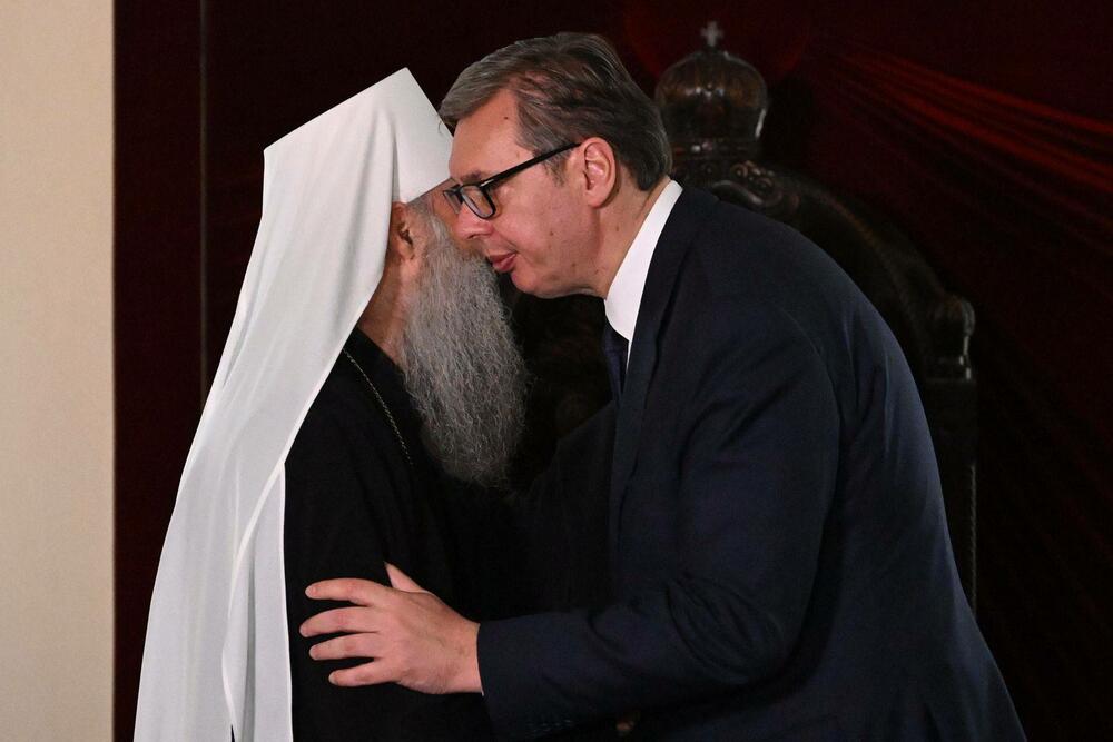 <p>"Svjesni značaja trenutka za budućnost srpskog obrazovanja i kulture, uvjereni smo da nastavljamo istorijski utemeljen prosvetni put srpskog naroda, crkve i države", kazao je patrijarh Porfirije</p>