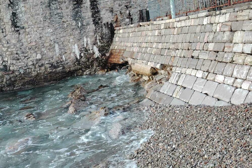 Potporni zid još nije saniran, Foto: MZ Stari grad