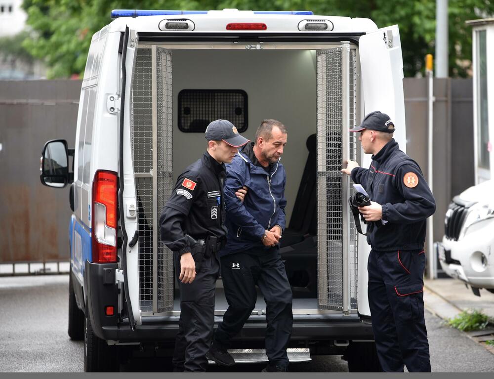 Čađenović pušten da se brani sa slobode: Obavezan da se povremeno...