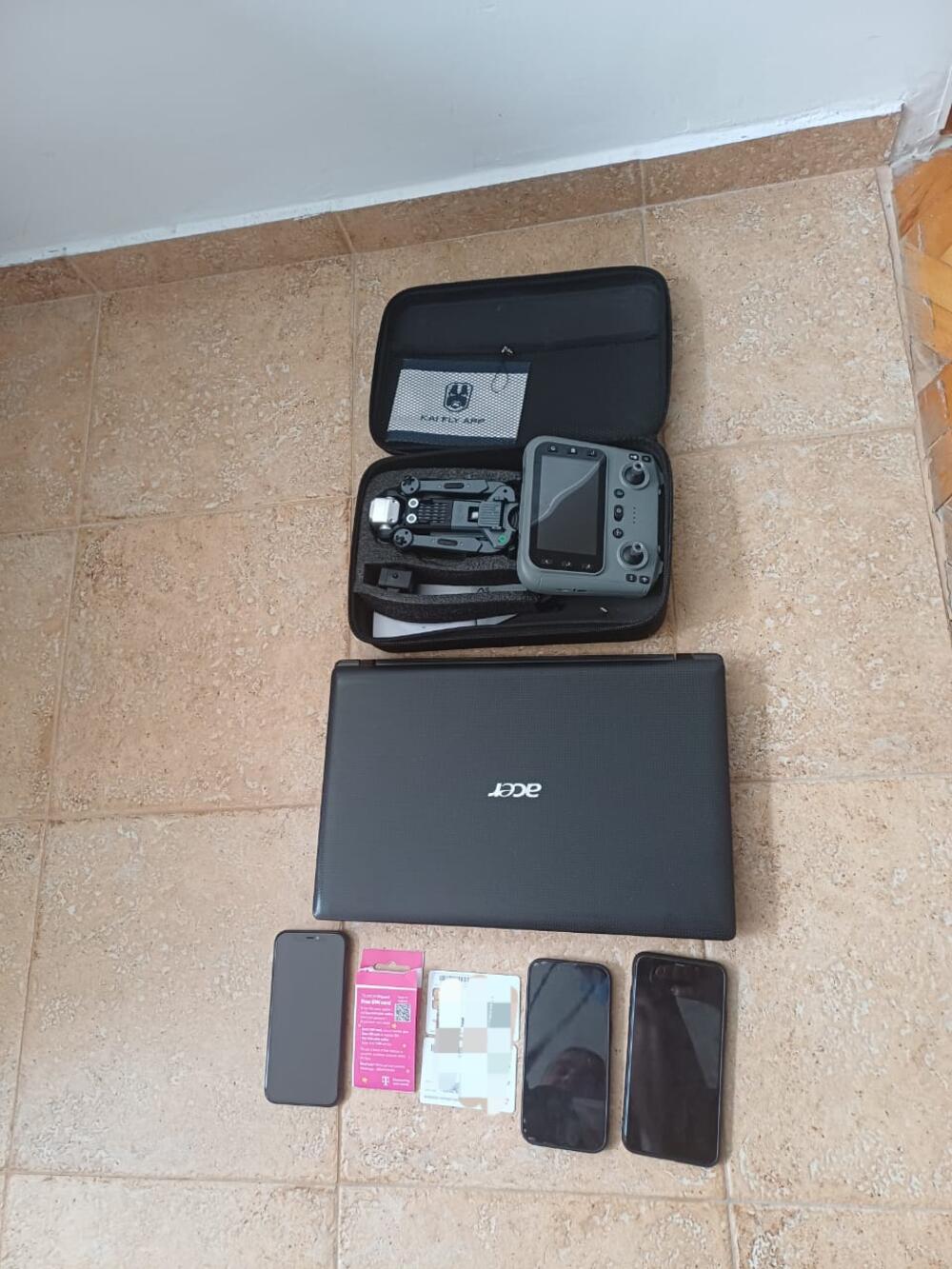 <p>"Osnovano se sumnja da je ova kriminalna grupa preduzimala mjere kontra nadzora praćenje policijskih službenika, službenih vozila uz korišćenje sofisticirane elektronske opreme i uređaja na daljinu putem jedne aplikacije i u realnom vremenu na teritoriji Podgorice, Herceg Novog i Nikšića"</p>