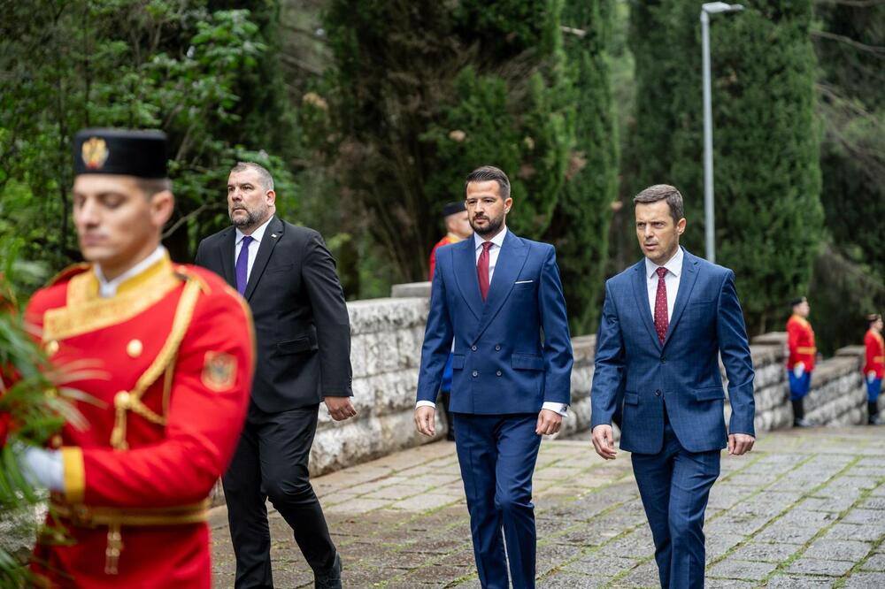 <p>&bdquo;Danas, kada živimo u miru, naša je dužnost da se sjećamo. Ne samo da bismo odali počast, već da bismo razumjeli da fašizam nije samo prošlost, već i opomena. Opomena šta se dešava kada mržnja nadvlada razum i kada se zaboravi vrijednost čovjeka. Zato, Dan pobjede nije samo dan istorije, već i dan savjesti"</p>