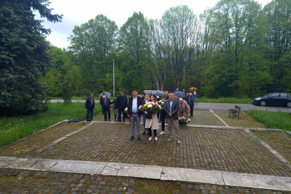 Separate Kranzniederlegung in Stražica anlässlich des 9. Mai