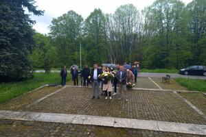 Odvojeno polaganje vijenaca na Stražici povodom 9. maja