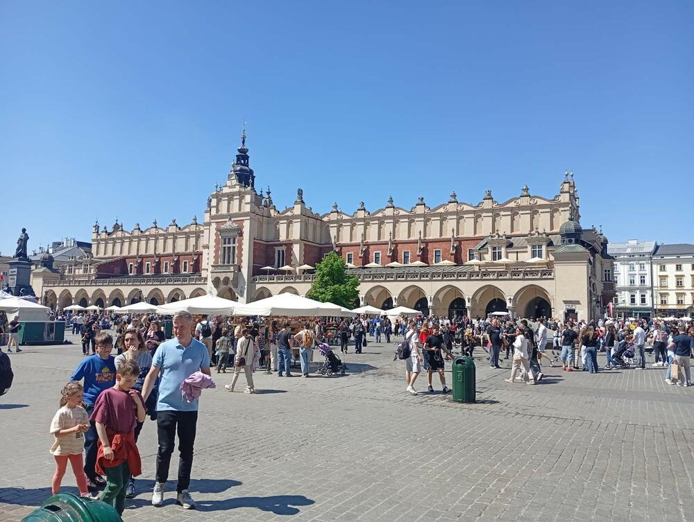 Zgrada u kojoj se nalazi Draperijska hala