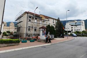Tivat: Realizuje se projekat sanacije dijela krova i fasade na...