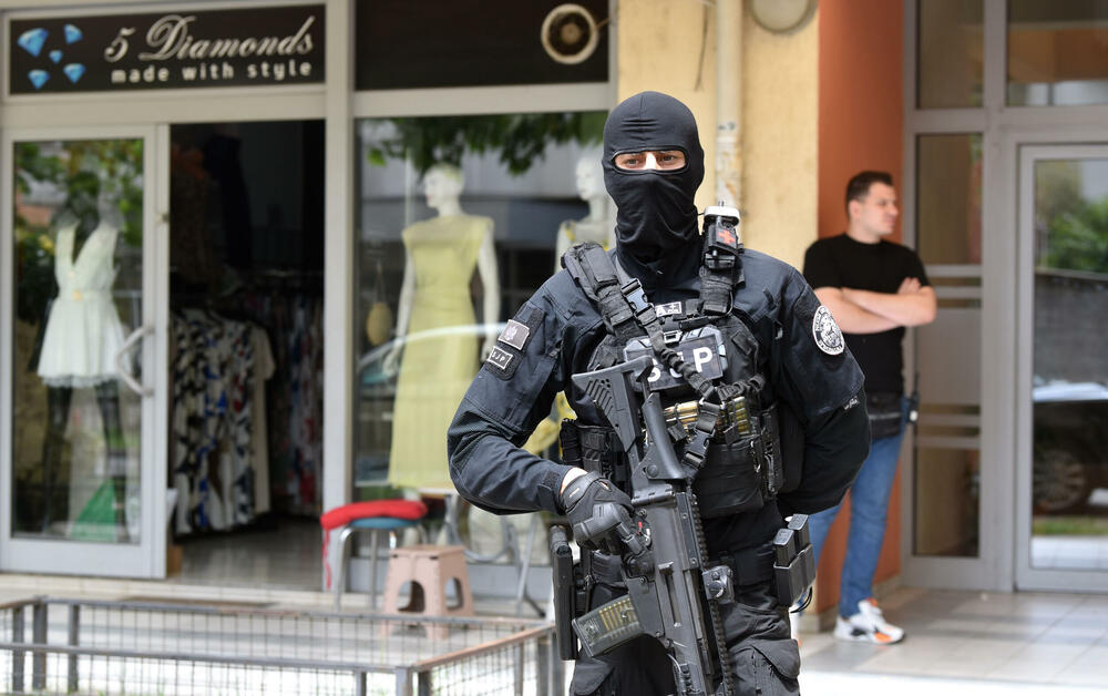 <p>Prema nezvaničnim podacima među uhapšenima su i osumnjičeni za ubistvo u Podgorici, u julu prošle godine</p>