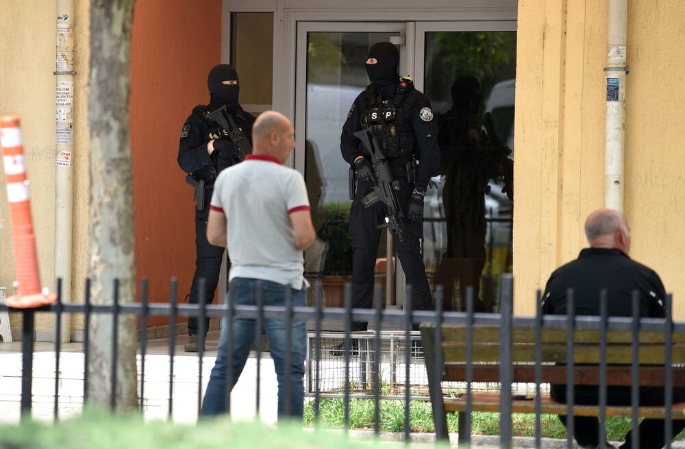 <p>Prema nezvaničnim podacima među uhapšenima su i osumnjičeni za ubistvo u Podgorici, u julu prošle godine</p>