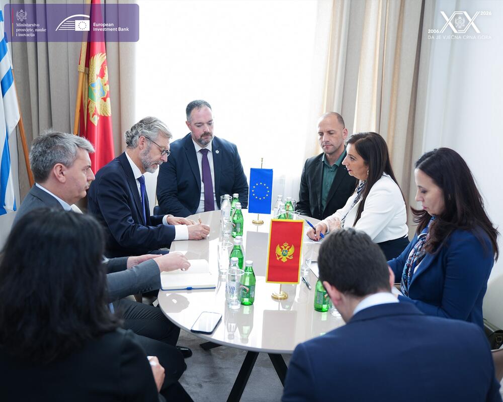 <p>Predsjednica Evropske investicione banke (EIB) Nađa Kalvino, ministarka prosvjete, nauke i inovacija Anđela Jakšić Stojanović, ministarka javnih radova Majda Adžović i potpredsjednik EIB Robert de Grut, posjetili su Srednju stručnu školu (SSŠ) &bdquo;Sergije Stanić&ldquo; u Podgorici, u okviru zvanične posjete delegacije EIB-a Crnoj Gori</p>