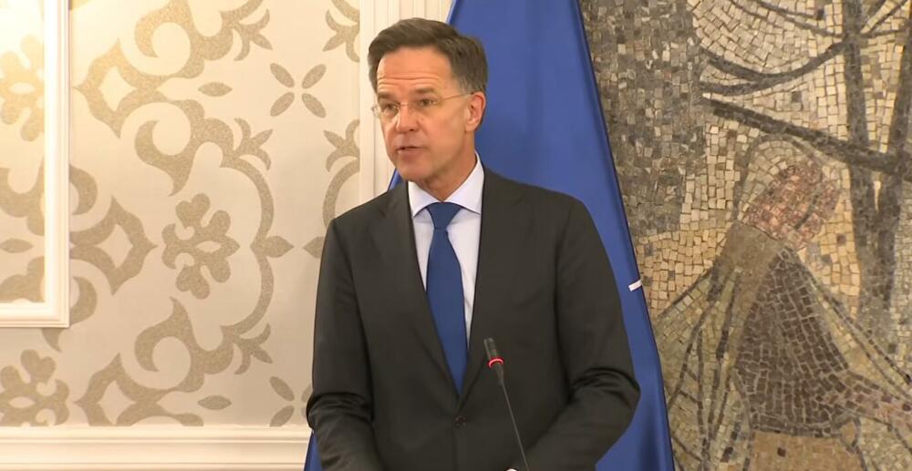 <p>&ldquo;Ukazaćemo na svaku zlonamjernu aktivnost na teritoriji NATO i suprotstaviti joj se&rdquo;, poručio je generalni sekretar NATO-a Mark Rute na konferenciji za medije nakon sastanka sa premijerom Milojkom Spajićem</p>  <p>Spajić je kazao da su kapaciteti crnogorske vojske značajno osnaženi u prethodnim godinama. Istakao je da je povjerenje u vojsku na istorijskom maksimunu od 78 odsto, što je pokazao Eurobarometar</p>