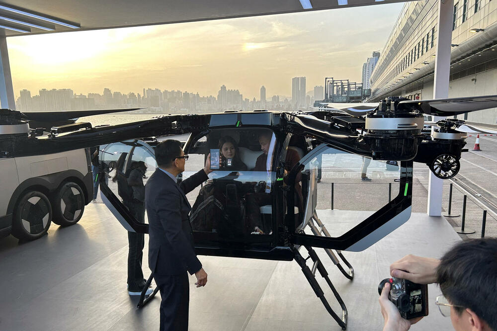 Koncept letećeg automobila kompanije Sjaopeng predstavljen u Hongkongu 15. aprila, Foto: Reuters