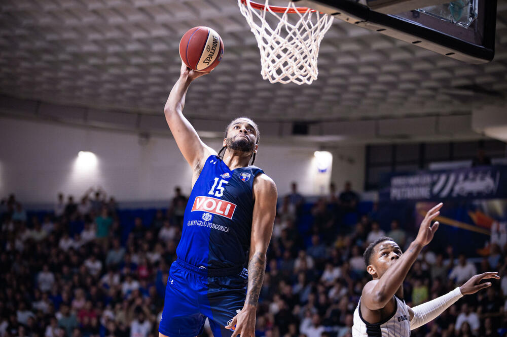 Džuvan Morgan zakucava koš Kluža, Foto: KK Budućnost Voli/Filip Roganović
