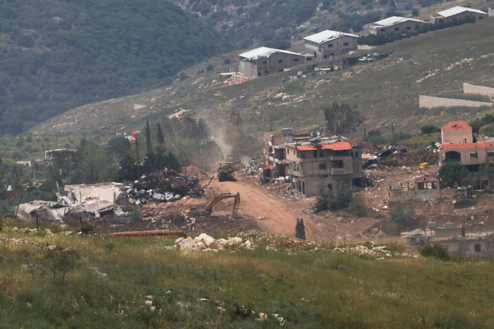 Izraelska vojna vozila na libanskoj strani izraelsko-libanske granice: Fotografija od 12. maja 2026., Foto: Reuters