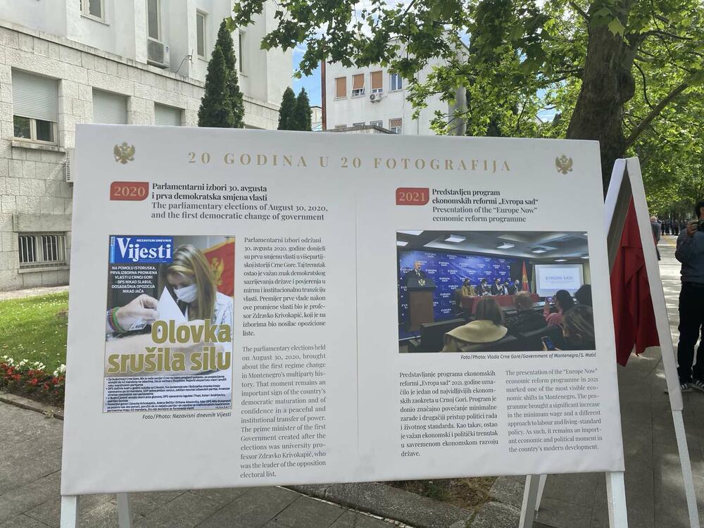 <p>"Fotografije svjedoče o vremenu u kojem je država gradila svoje institucije, jačala međunarodni položaj, tražila svoje mjesto u evropskoj porodici naroda, o vremenu izazova, velikih odluka, pobjeda, istrajnosti, ali i o trenucima zajedništva i ponosa koji su ostavili dubok trag u društvu", piše u saopštenju Kancelarije za odnose s javnošću predsjednika Crne Gore.</p>