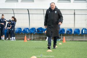 Der neue Trainer kommt aus dem Vorstand und von der Bank der Frauenmannschaft –...
