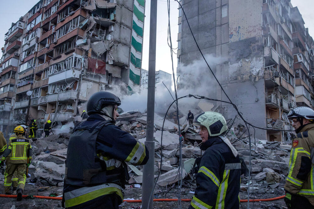 <p>U napadu su pogođeni civilna infrastruktura i stambene zgrade u više ukrajinskih gradova, rekla je ukrajinska premijerka Julija Sviridenko, navodeći da je Kijev pretrpio najveće gubitke</p>