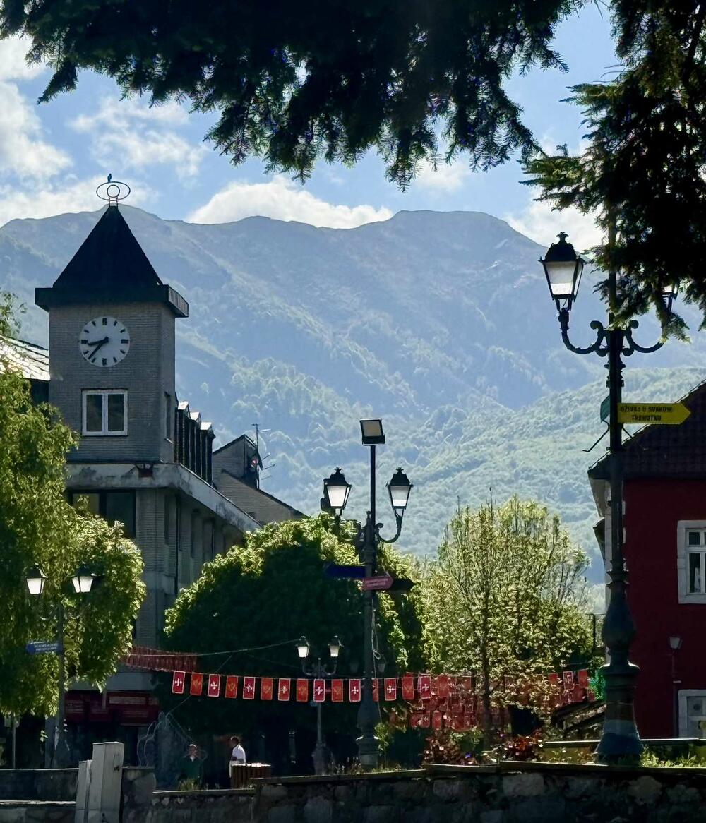 <p>Tokom narednih dana planiran je bogat program, koji će početi koncertom pjevačke grupe Đude 16. maja</p>