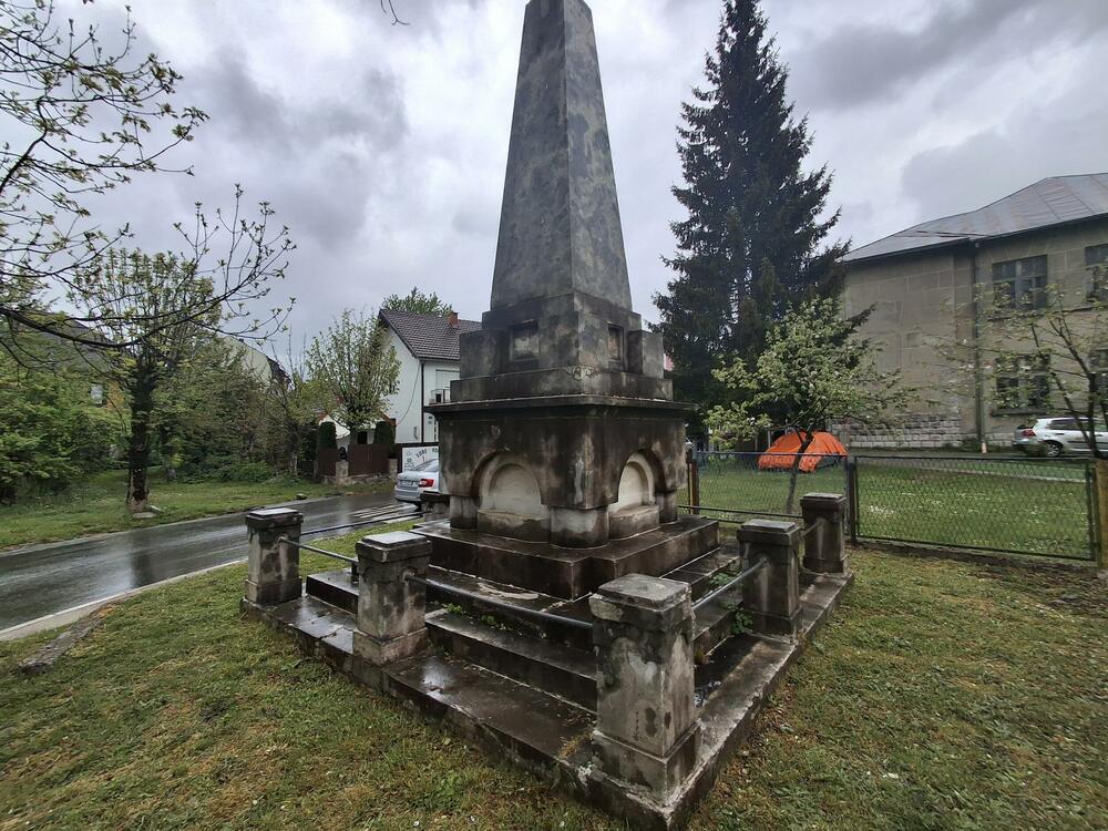 Spomenik u Kolašinu