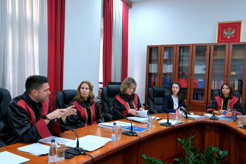 Kad će na red doći Milatovićeva inicijativa: detalj sa sjednice Ustavnog suda, Foto: Risto Bozovic