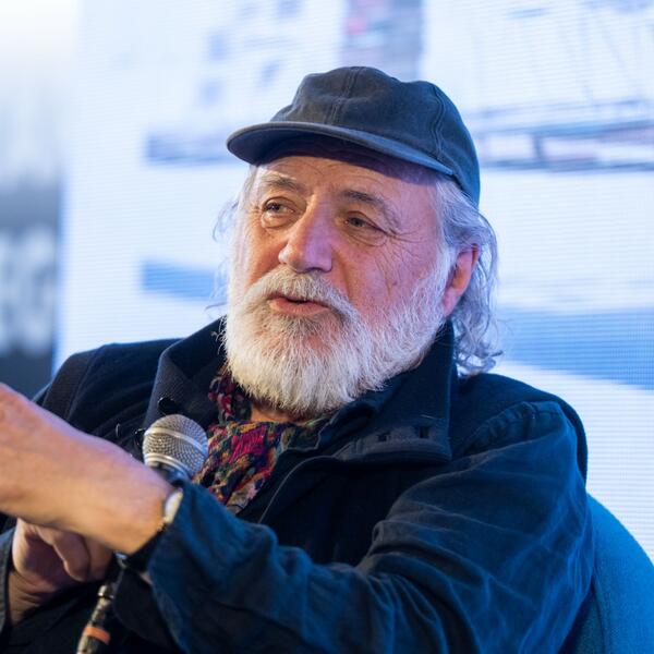 Kad stihovi zamirišu na život: Šerbedžija pretvorio Sajam knjiga u...