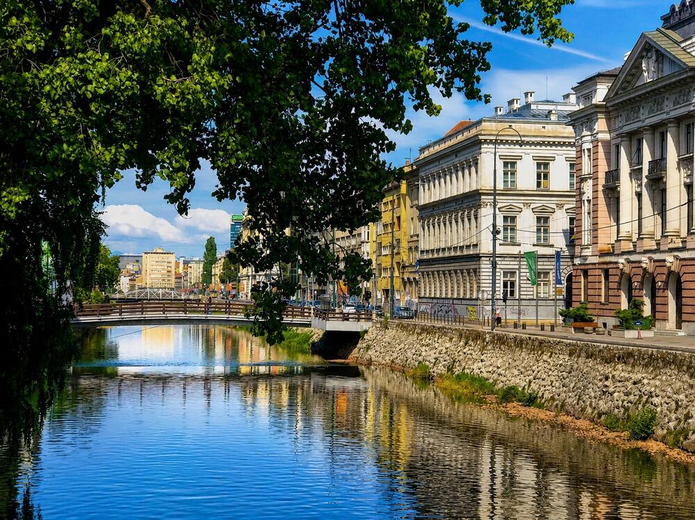 Miljacka sa pogledom na most Drvenija