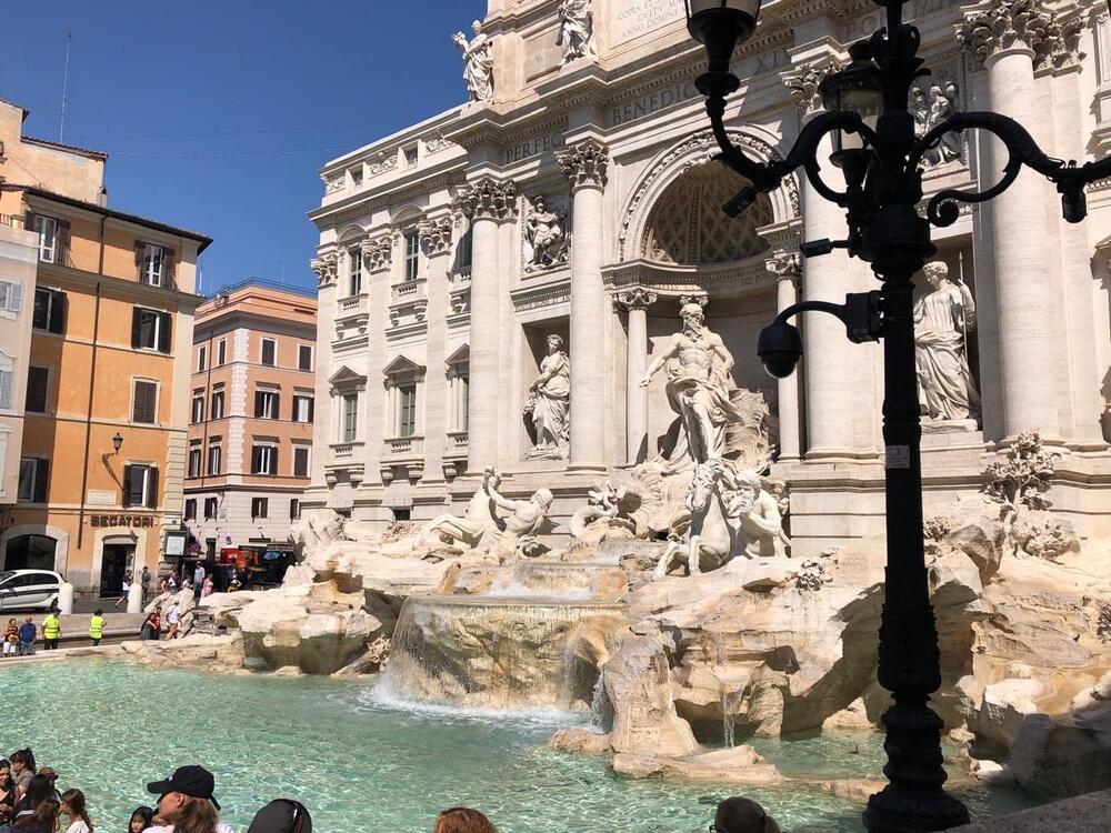 Fontana di Trevi je jedna od najvećih turističkih znamenitosti Rima 