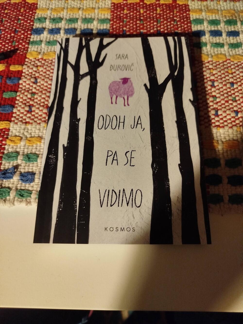 Dizajn korica potpisuje grafička dizajnerka Irena Milačić
