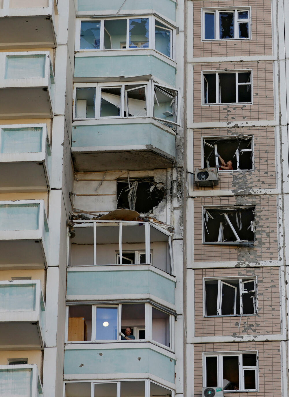 <p>Tri osobe su poginule u Moskovskoj oblasti i jedna u Belgorodskoj oblasti, prenosi Rojters</p>