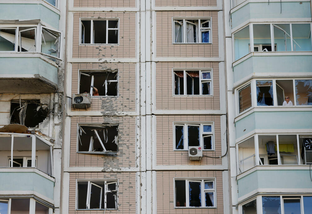 <p>Tri osobe su poginule u Moskovskoj oblasti i jedna u Belgorodskoj oblasti, prenosi Rojters</p>