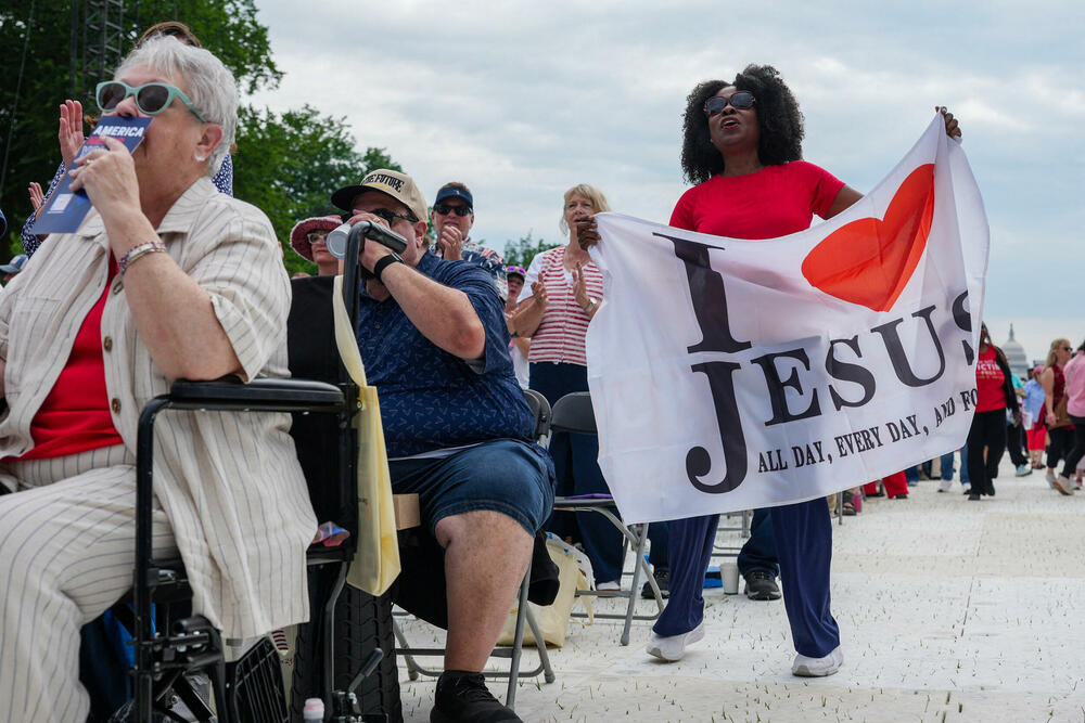 <p>Pokret je oživio od povratka Donalda Trampa na vlast, kroz govore ministra odbrane Pita Hegseta, člana ultrakonzervativne evangelističke crkve, i vjerske događaje u Bijeloj kući</p>