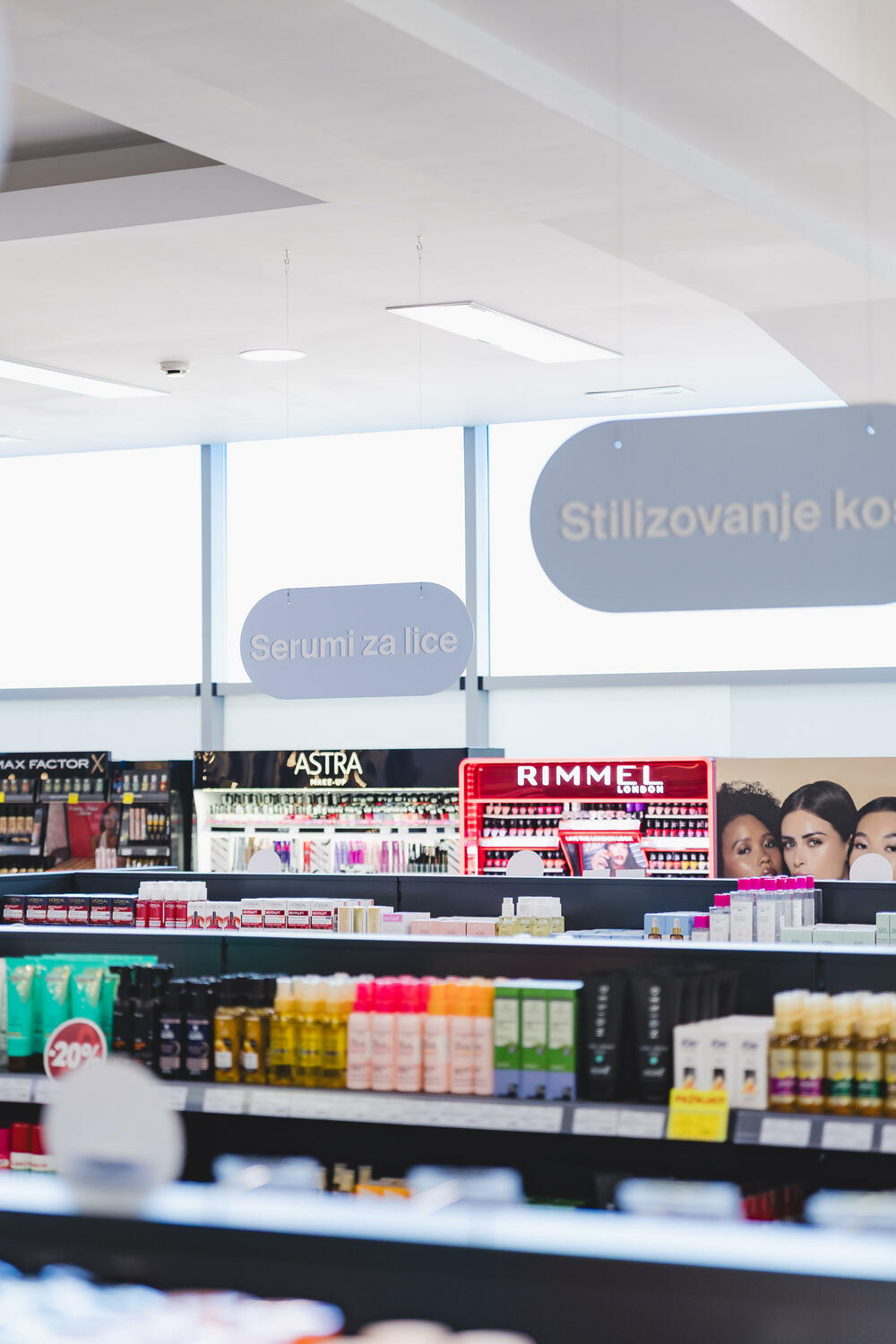 <p>Novi Mil Pop Centar na Barutani donosi više od 30.000 artikala, moderan koncept kupovine i prošireni asortiman na više od 1300m&sup2;.</p>
