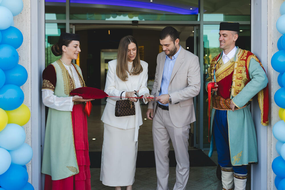 <p>Novi Mil Pop Centar na Barutani donosi više od 30.000 artikala, moderan koncept kupovine i prošireni asortiman na više od 1300m&sup2;.</p>