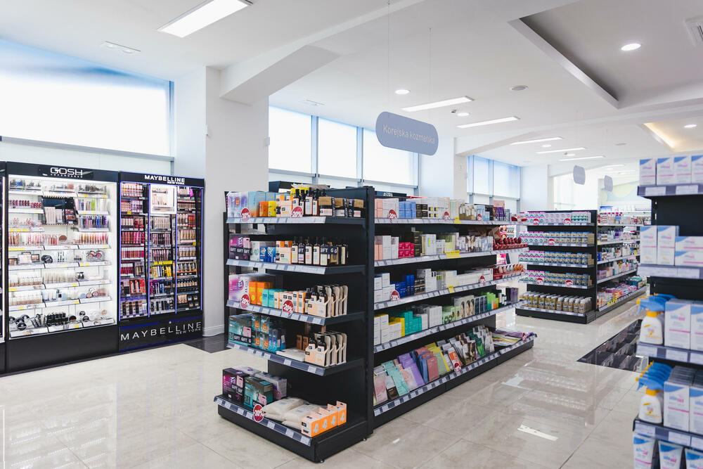 <p>Novi Mil Pop Centar na Barutani donosi više od 30.000 artikala, moderan koncept kupovine i prošireni asortiman na više od 1300m&sup2;.</p>