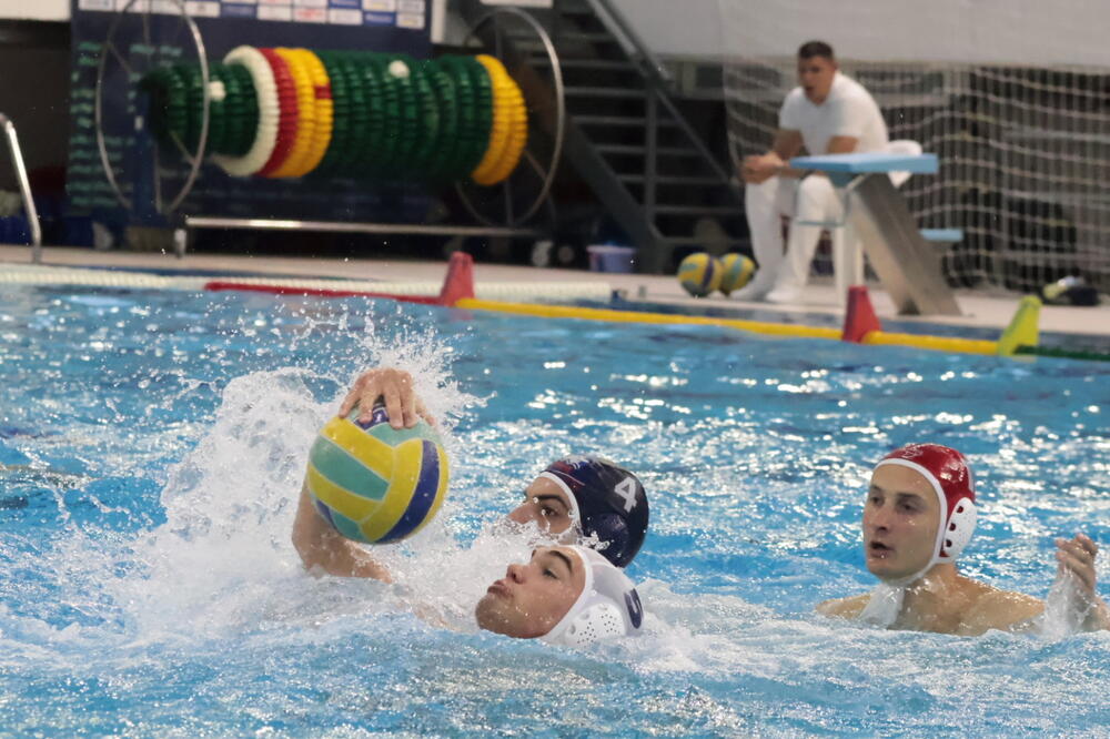 Mateja Asanović i Marko Mršić u duelu tokom revanša u Kotoru, Foto: VK Budva