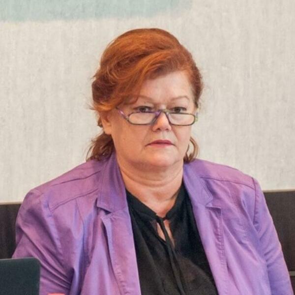 Она утверждает, что отправила электронное письмо, но прокурор его не получил: процедура...