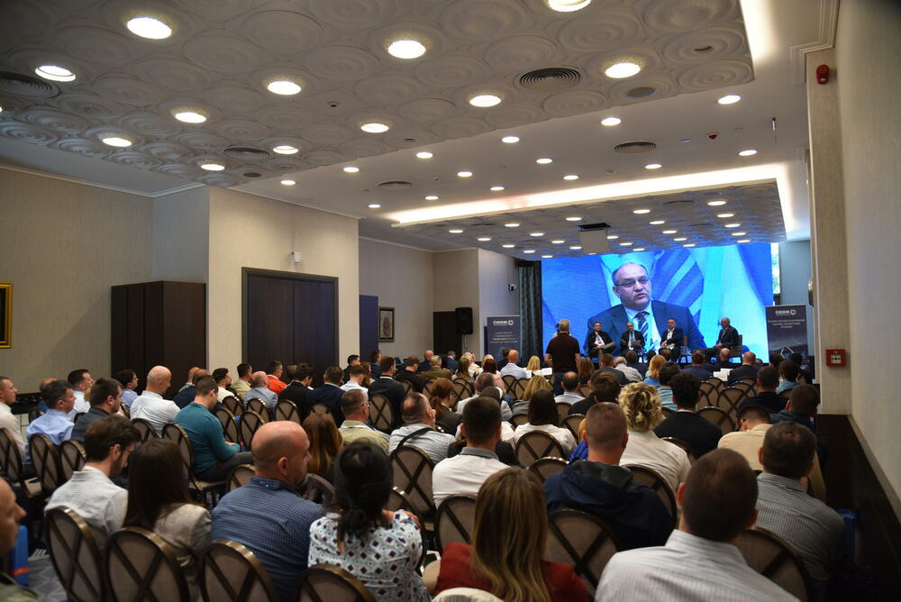 <p>Konferencija je tokom dva dana okupila renomirane regionalne i međunarodne stručnjake iz oblasti sajber bezbjednosti, predstavnike Vojske Crne Gore, državnih institucija, finansijskog sektora, telekomunikacionih operatora i globalnih tehnoloških kompanija.</p>