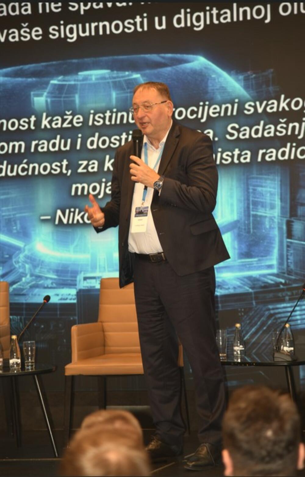 <p>Konferencija je tokom dva dana okupila renomirane regionalne i međunarodne stručnjake iz oblasti sajber bezbjednosti, predstavnike Vojske Crne Gore, državnih institucija, finansijskog sektora, telekomunikacionih operatora i globalnih tehnoloških kompanija.</p>