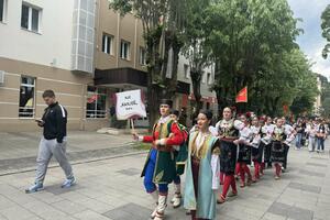 Međunarodni festival folklora počeo defileom dječjih ansambala u...