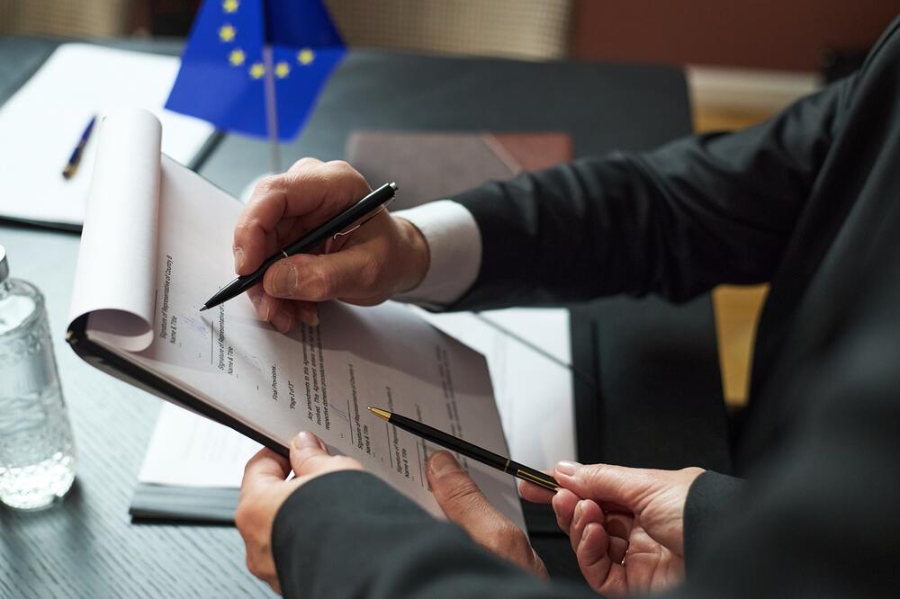 Radna grupa za pisanje ugovora Crne Gore održala 13. maja inauguralni sastanak (Ilustracija), Foto: Shutterstock