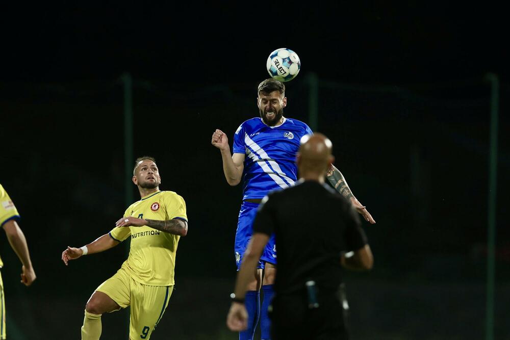 <p>Fudbaleri Sutjeske su stigli do šeste titule prvaka Crne Gore u istoriji.</p>  <p>Nikšićani su večeras u Danilovgradu savladali Mladost Lob.bet 1:0 pa kolo prije kraja imaju šest bodova više od drugoplasiranog Mornara.</p>  <p>Jedini strijelac na "Stadionu braće Velašević" bio je Andrija Ražnatović koji je postigao deveti gol u šampionatu ove sezone.</p>