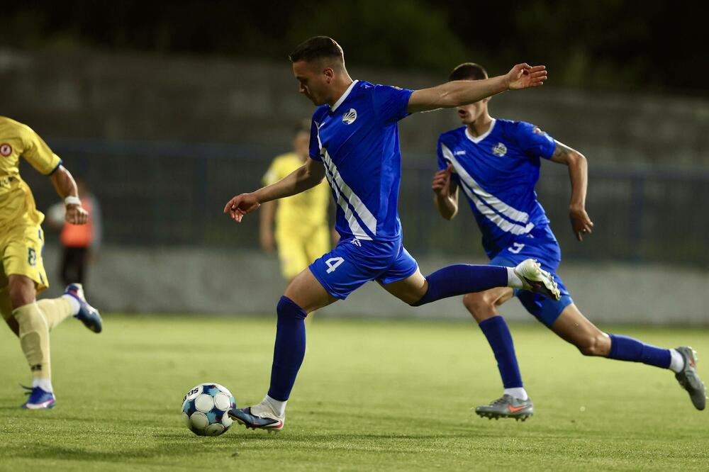 <p>Fudbaleri Sutjeske su stigli do šeste titule prvaka Crne Gore u istoriji.</p>  <p>Nikšićani su večeras u Danilovgradu savladali Mladost Lob.bet 1:0 pa kolo prije kraja imaju šest bodova više od drugoplasiranog Mornara.</p>  <p>Jedini strijelac na "Stadionu braće Velašević" bio je Andrija Ražnatović koji je postigao deveti gol u šampionatu ove sezone.</p>
