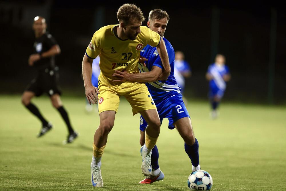 <p>Fudbaleri Sutjeske su stigli do šeste titule prvaka Crne Gore u istoriji.</p>  <p>Nikšićani su večeras u Danilovgradu savladali Mladost Lob.bet 1:0 pa kolo prije kraja imaju šest bodova više od drugoplasiranog Mornara.</p>  <p>Jedini strijelac na "Stadionu braće Velašević" bio je Andrija Ražnatović koji je postigao deveti gol u šampionatu ove sezone.</p>