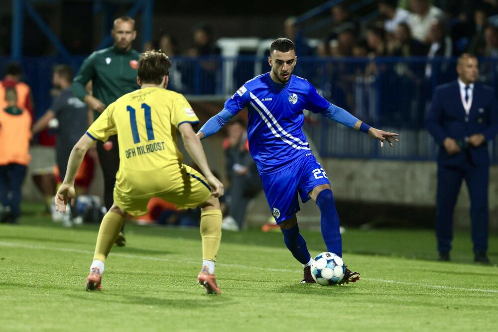 <p>Fudbaleri Sutjeske su stigli do šeste titule prvaka Crne Gore u istoriji.</p>  <p>Nikšićani su večeras u Danilovgradu savladali Mladost Lob.bet 1:0 pa kolo prije kraja imaju šest bodova više od drugoplasiranog Mornara.</p>  <p>Jedini strijelac na "Stadionu braće Velašević" bio je Andrija Ražnatović koji je postigao deveti gol u šampionatu ove sezone.</p>