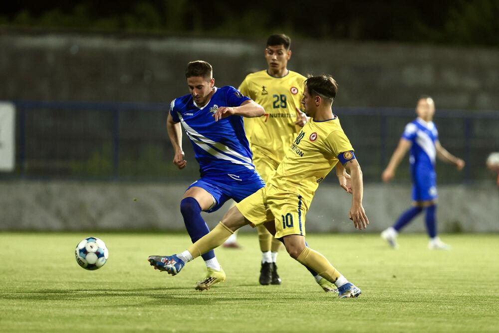 <p>Fudbaleri Sutjeske su stigli do šeste titule prvaka Crne Gore u istoriji.</p>  <p>Nikšićani su večeras u Danilovgradu savladali Mladost Lob.bet 1:0 pa kolo prije kraja imaju šest bodova više od drugoplasiranog Mornara.</p>  <p>Jedini strijelac na "Stadionu braće Velašević" bio je Andrija Ražnatović koji je postigao deveti gol u šampionatu ove sezone.</p>