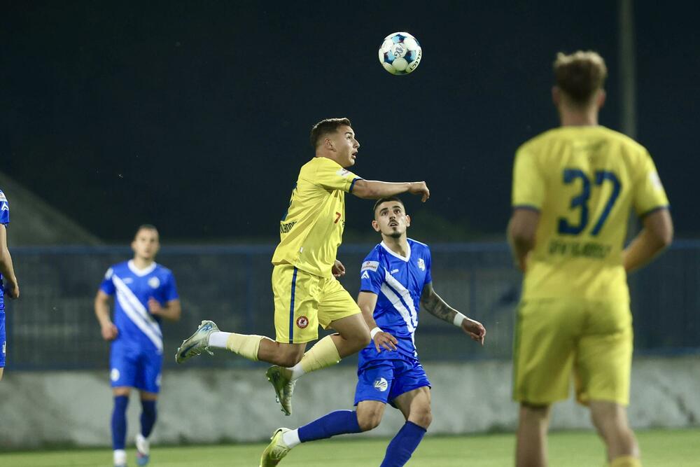 <p>Fudbaleri Sutjeske su stigli do šeste titule prvaka Crne Gore u istoriji.</p>  <p>Nikšićani su večeras u Danilovgradu savladali Mladost Lob.bet 1:0 pa kolo prije kraja imaju šest bodova više od drugoplasiranog Mornara.</p>  <p>Jedini strijelac na "Stadionu braće Velašević" bio je Andrija Ražnatović koji je postigao deveti gol u šampionatu ove sezone.</p>