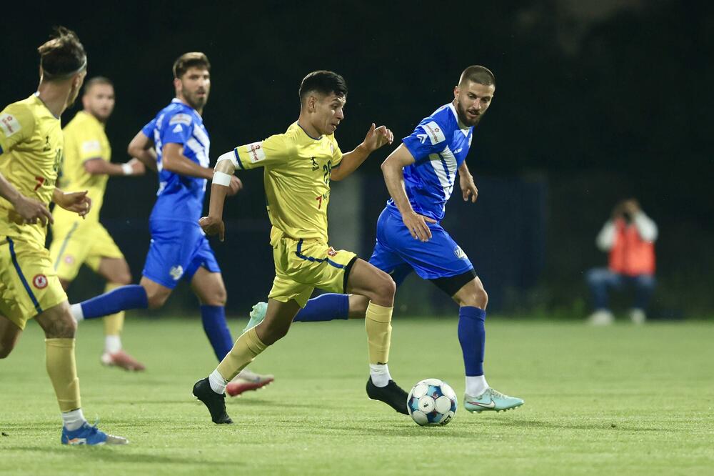 <p>Fudbaleri Sutjeske su stigli do šeste titule prvaka Crne Gore u istoriji.</p>  <p>Nikšićani su večeras u Danilovgradu savladali Mladost Lob.bet 1:0 pa kolo prije kraja imaju šest bodova više od drugoplasiranog Mornara.</p>  <p>Jedini strijelac na "Stadionu braće Velašević" bio je Andrija Ražnatović koji je postigao deveti gol u šampionatu ove sezone.</p>