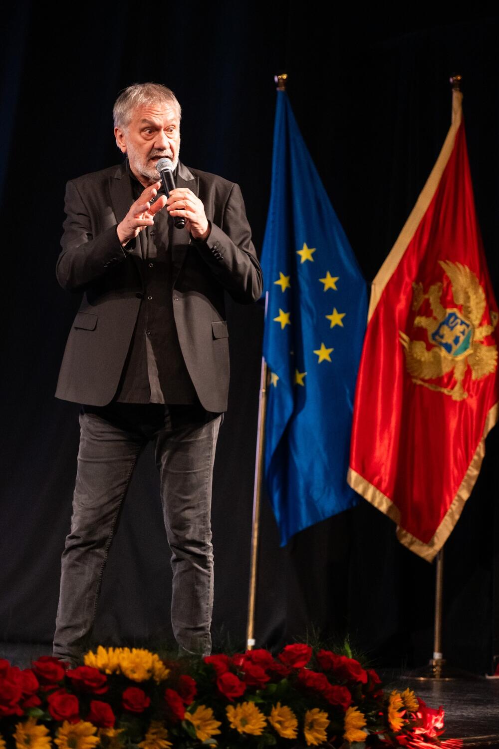 <p>Prema riječima šefa lokalnog Operativnog štaba Pokreta za nezavisnost 2006. godine, &bdquo;20 godina kasnije, najveća vrijednost je što svi zajedno dijelimo odgovornost prema državi koju moramo ostaviti uređenom budućim generacijama&ldquo;. Prevazilaženje naših podjela i poštovanje različitosti, poručio je on, jedini je put koji nas vodi naprijed</p>