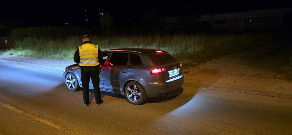 <p>Iz policije su kazali da su uoči koncerta zabilježili prijeteće mejlove lažne sadržine koji su se odnosili na centralnu proslavu na Trgu u Podgorici, a koji su za cilj imali opstrukciju održavanja ove proslave</p>