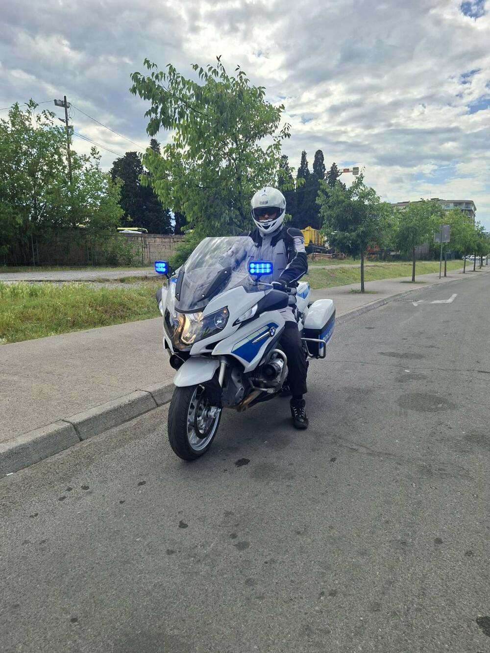 <p>Iz policije su kazali da su uoči koncerta zabilježili prijeteće mejlove lažne sadržine koji su se odnosili na centralnu proslavu na Trgu u Podgorici, a koji su za cilj imali opstrukciju održavanja ove proslave</p>
